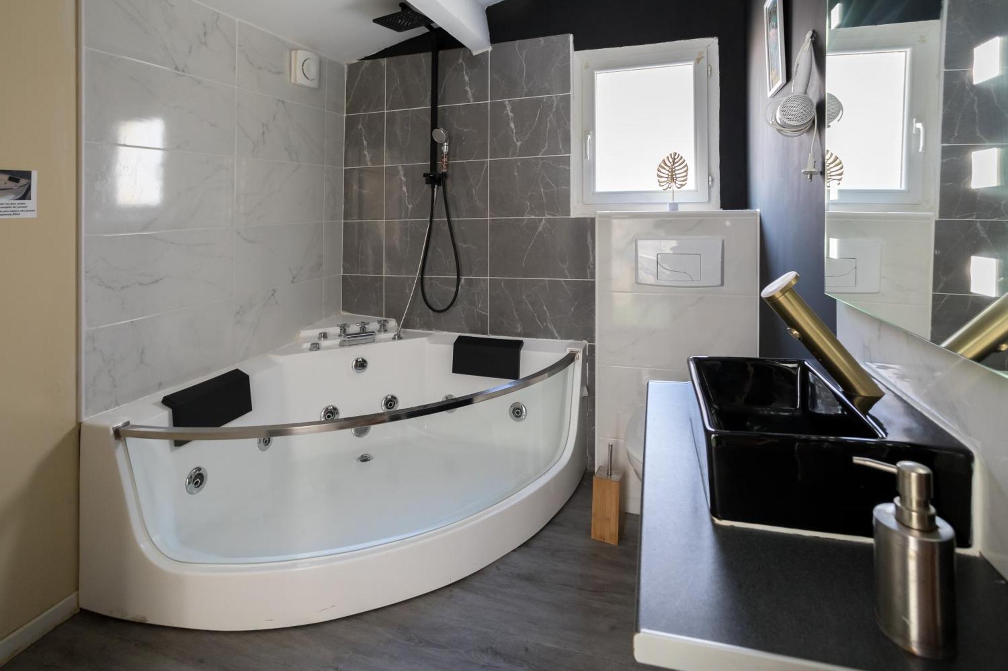 Jacuzzi Terrasse Centre Narbonne Apartment Bagian luar foto
